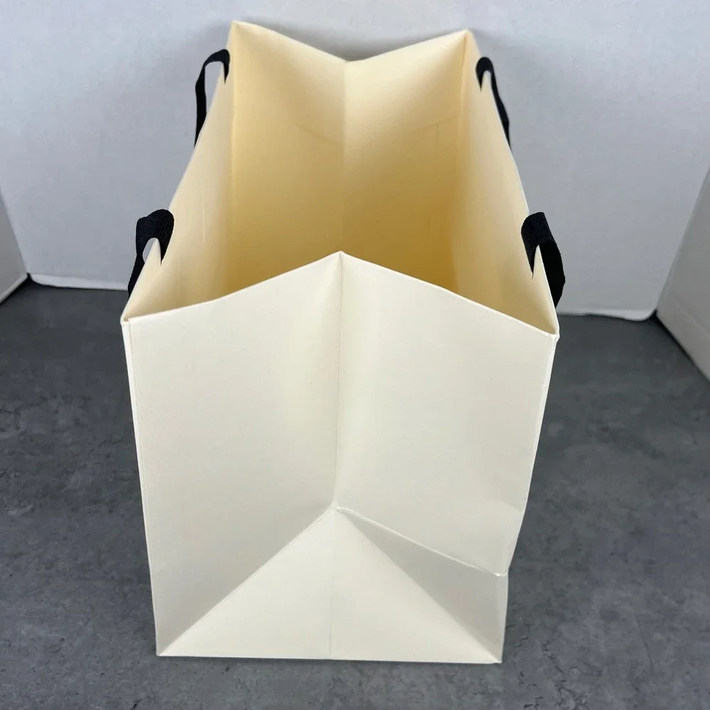 Van Cleef & Arpels‎ Cream Shopping Bag with Black Ribbon Handles Luxury Jewelry